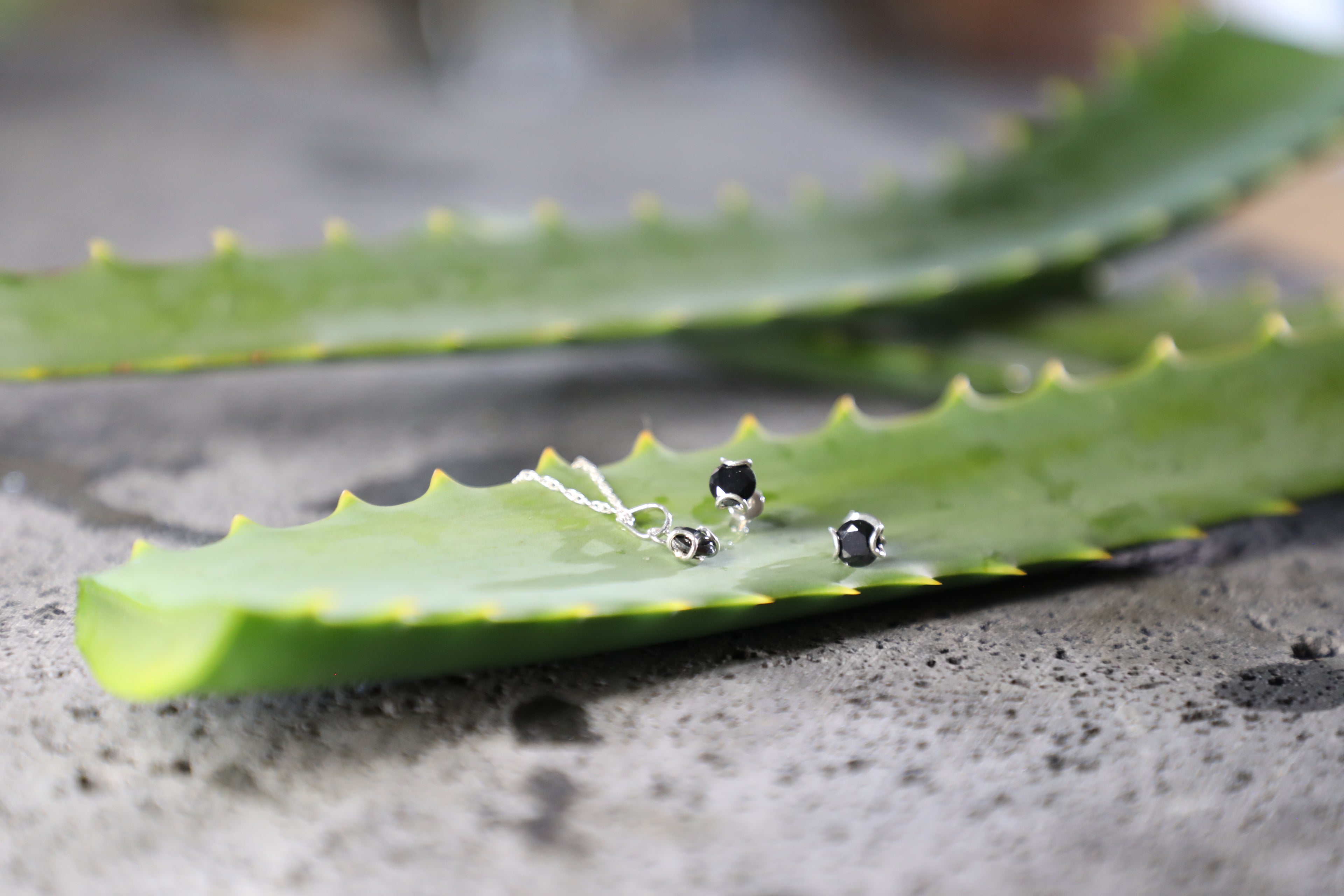 Juego de aretes y dije con zirconias plata .925