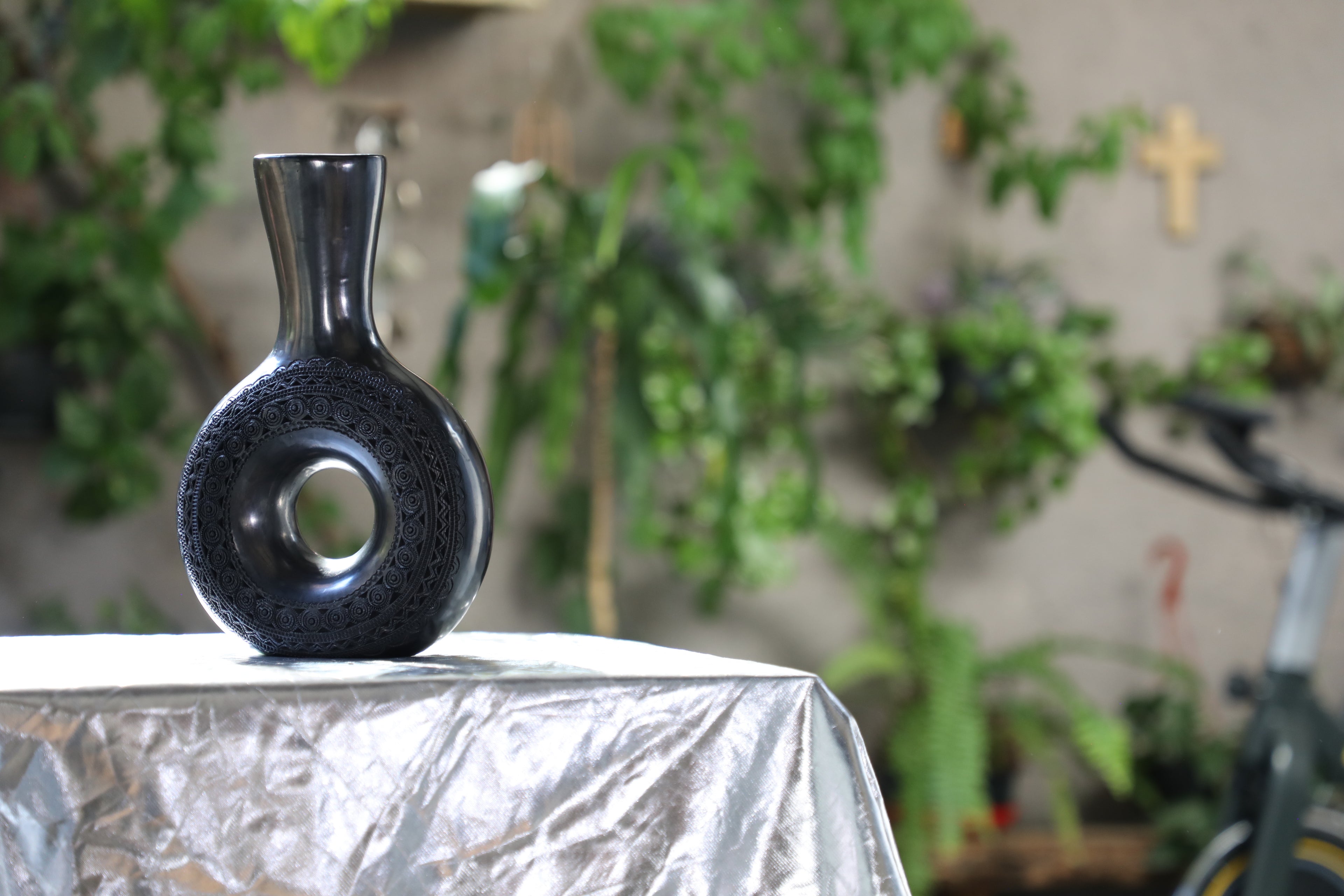 Jarrón de barro negro