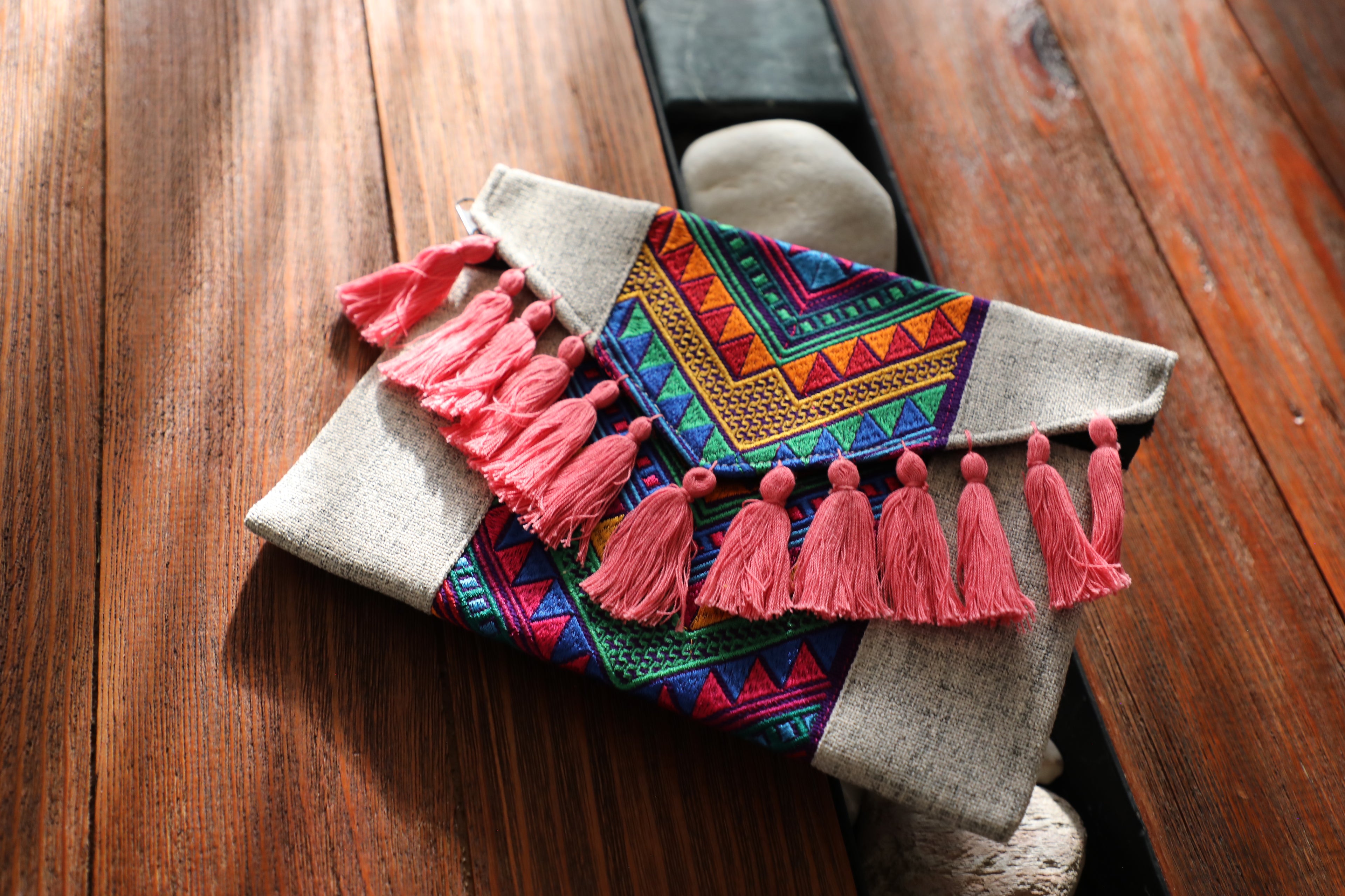 Bolsa de mano borlas rosa