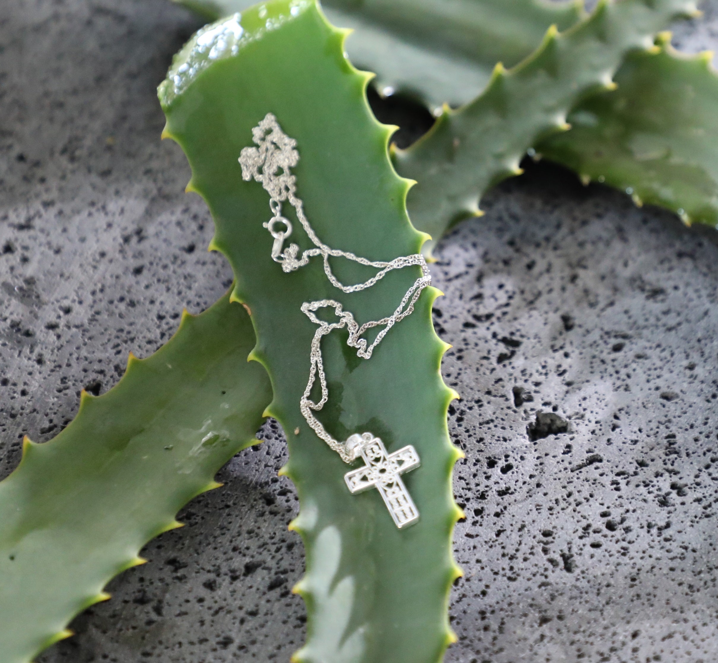 Dije de cruz zirconias plata .925