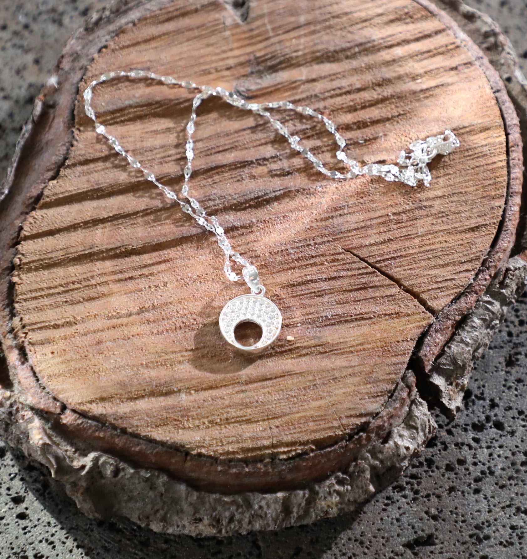 Dije de con zirconias plata .925