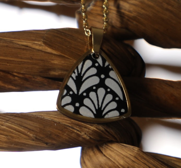 Colgante de acero con baño de oro