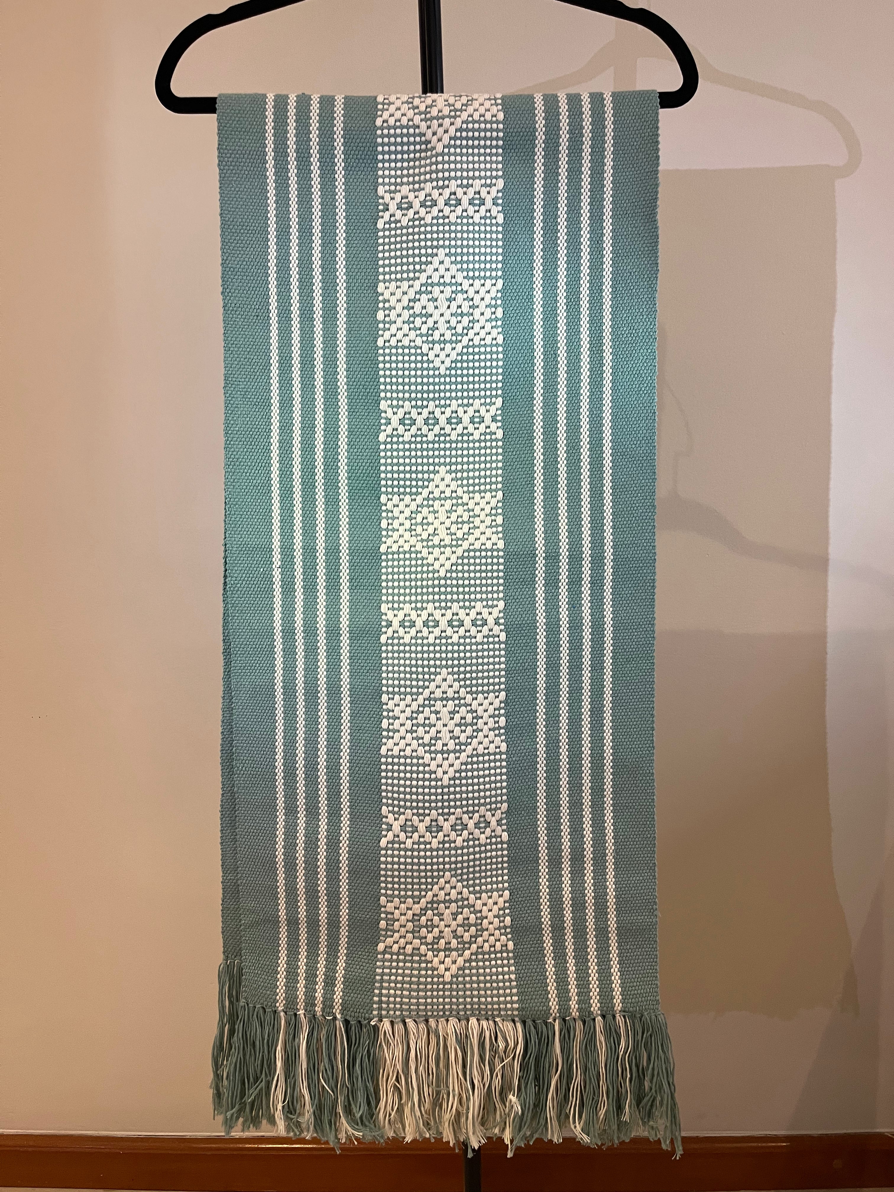 Camino de mesa olivo