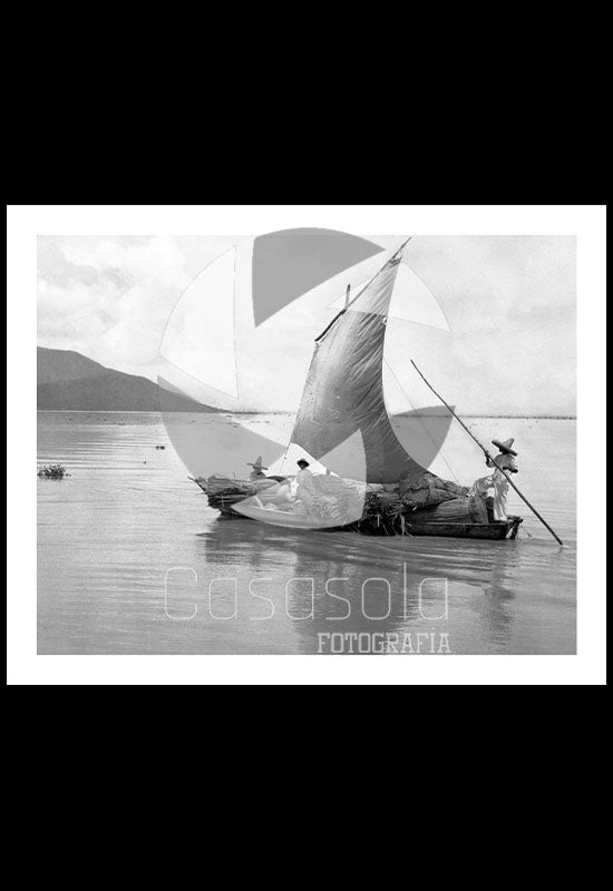 PHOTO / FOTOGRAFÍA - INDÍGENAS NAVEGANDO LAGO CHAPALA