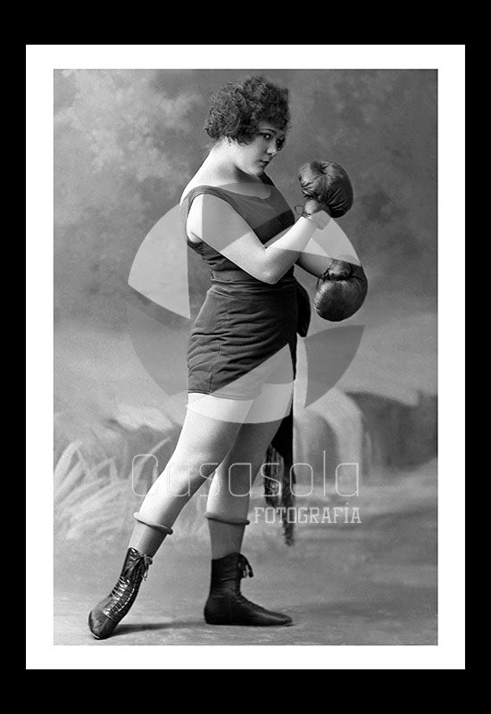 PHOTO / FOTOGRAFÍA - VEDETTE CELIA MONTALVÁN