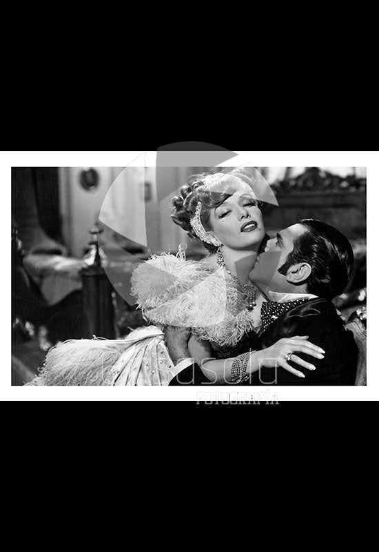 PHOTO / FOTOGRAFÍA - LUPE VÉLEZ Y MIGUEL FERRÍZ EN PELICULA "NANÁ"