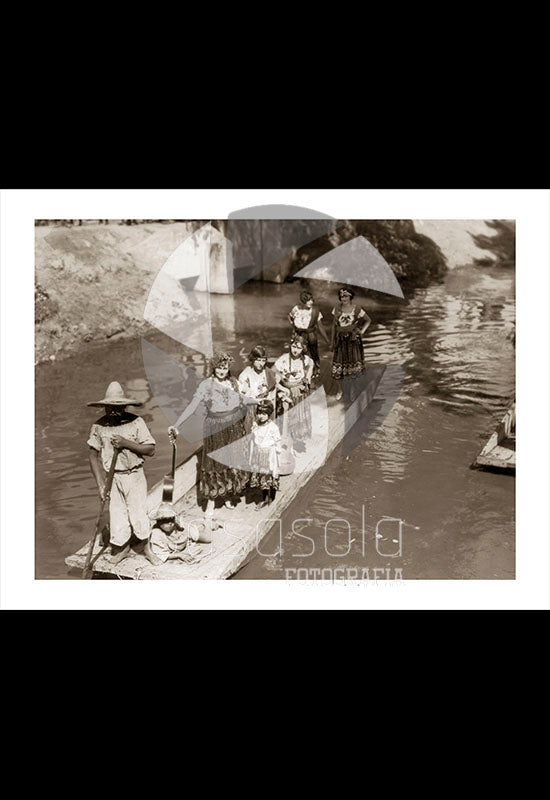 PHOTO / FOTOGRAFÍA  - CHINAS POBLANAS EN CANAL IZTACALCO