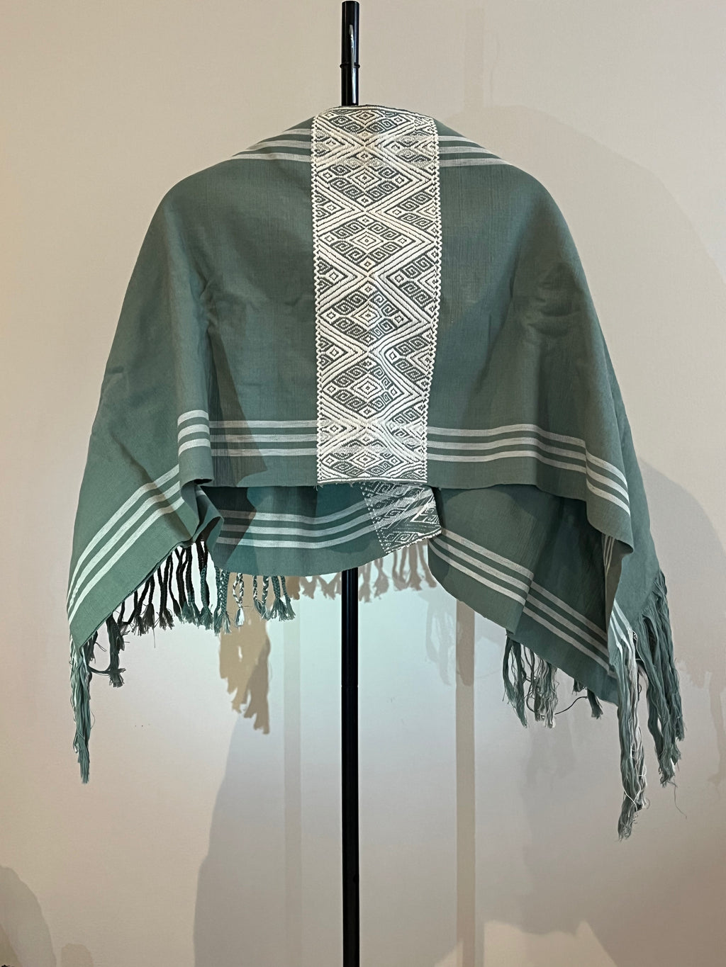 Chalina olivo y blanco