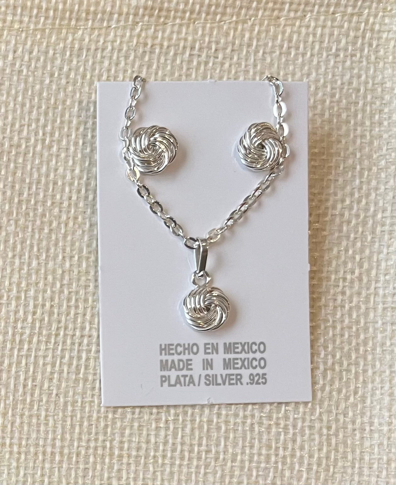 Juego de aretes y dije plata .925