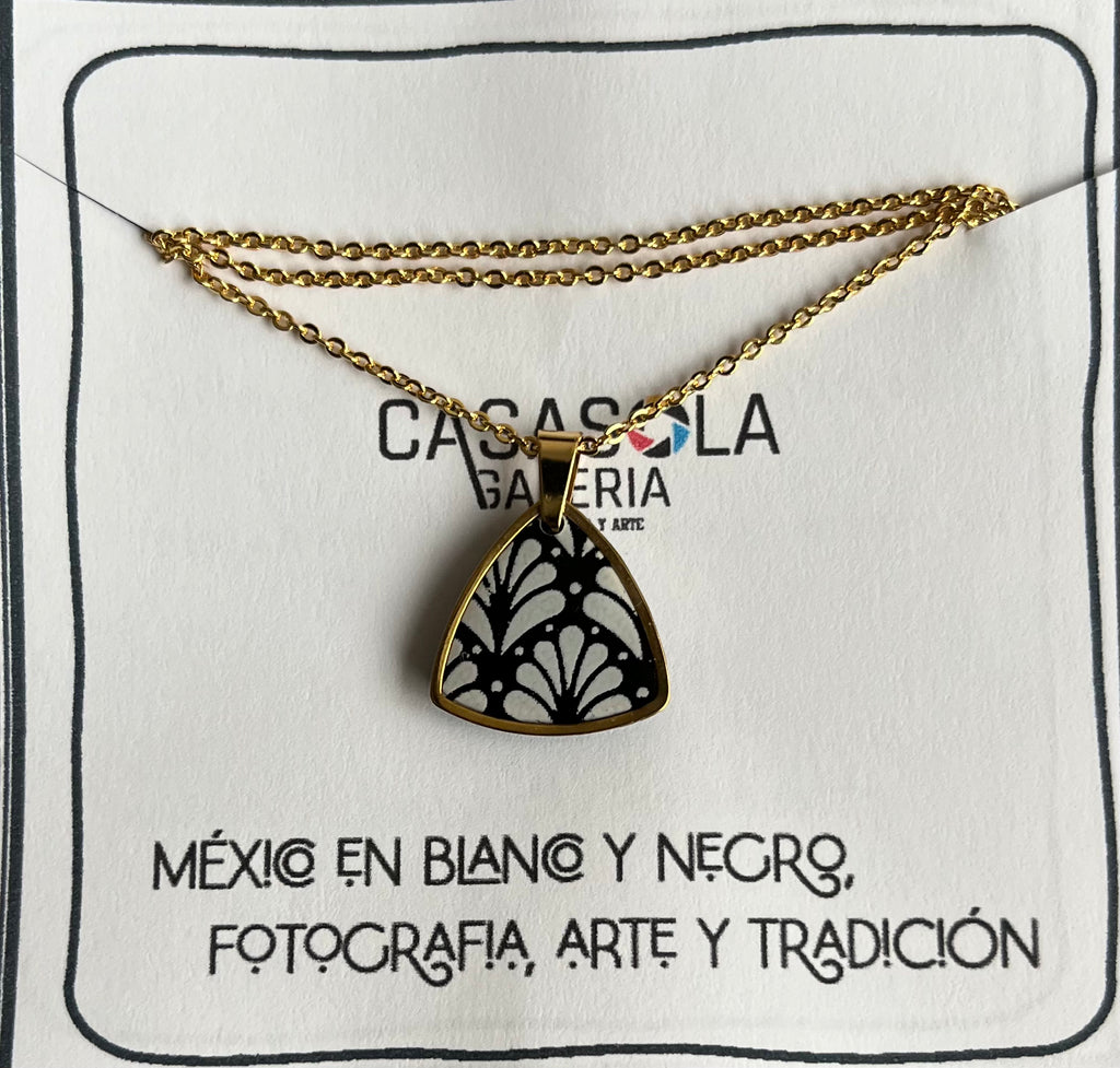 Colgante de acero con baño de oro