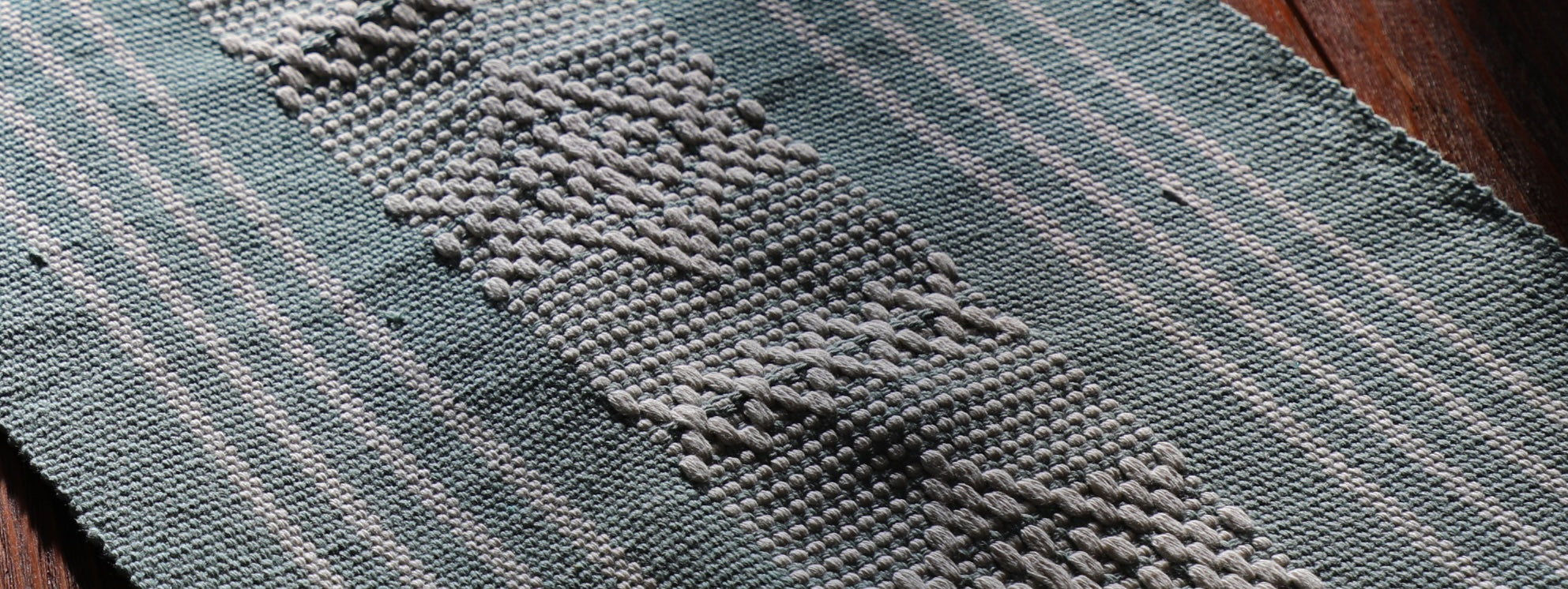 Camino de mesa olivo