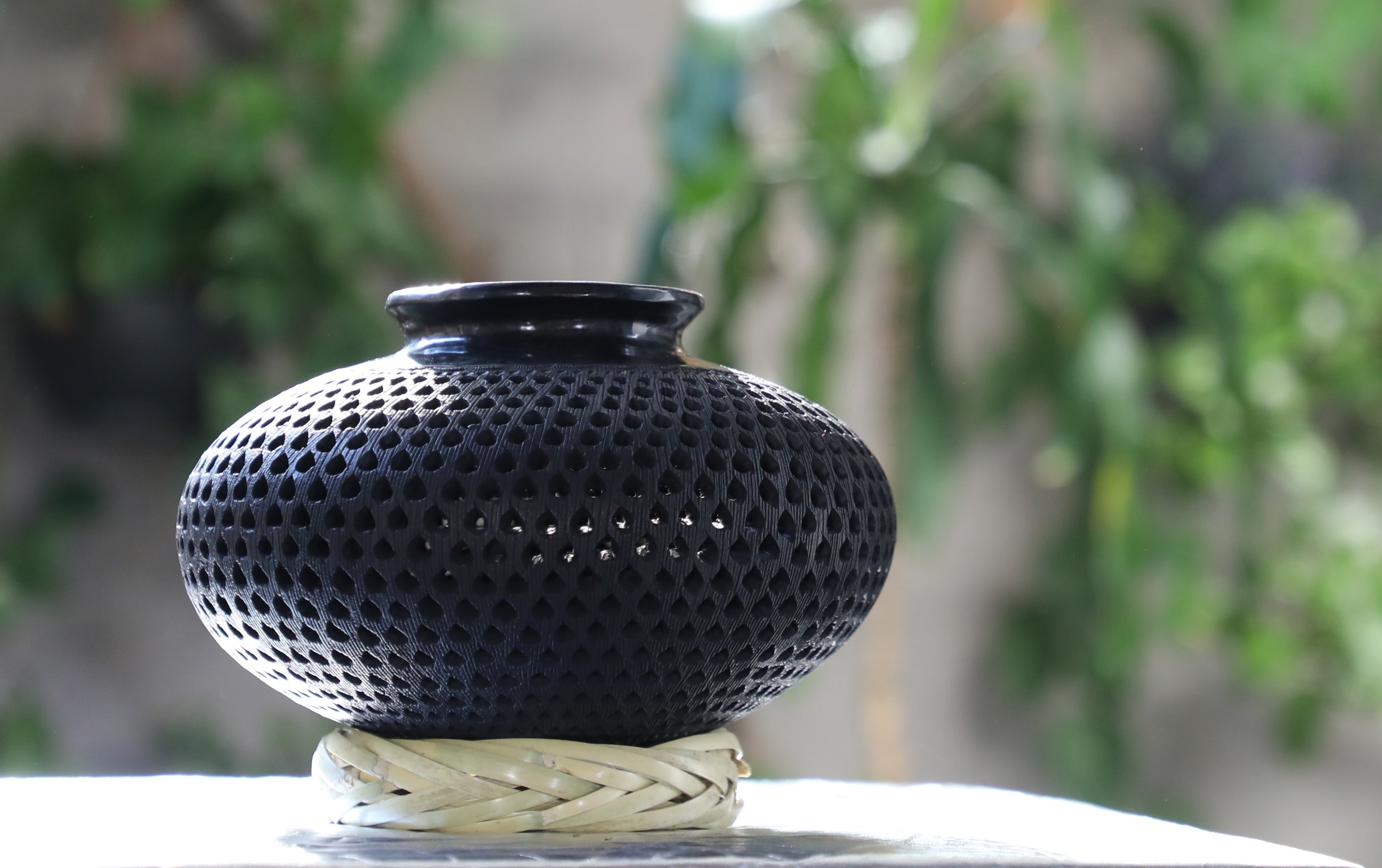 Jarrón de barro negro